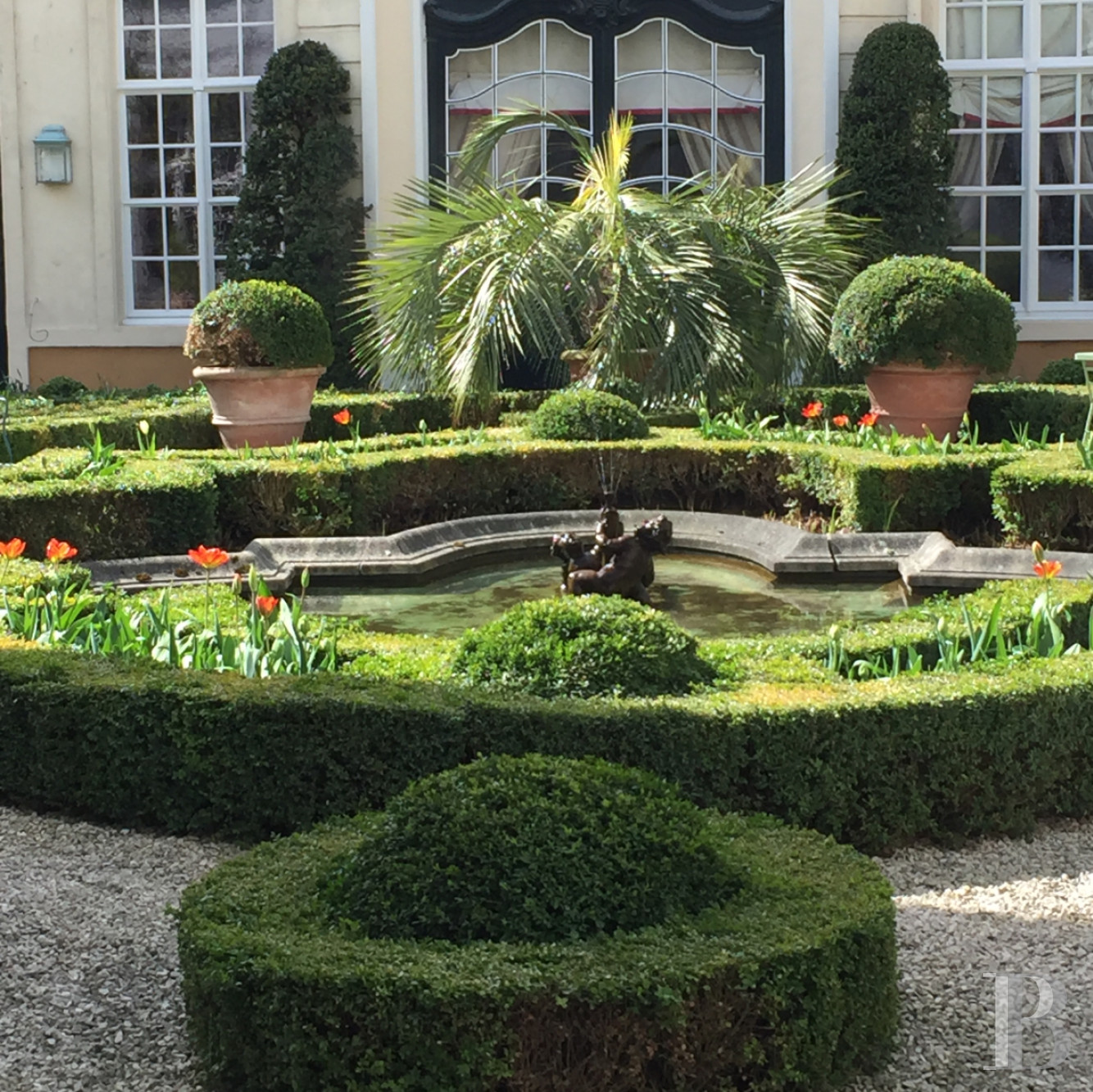 Non loin de la Lys célébrée par les poètes, un remarquable hôtel particulier gantois  - photo  n°3